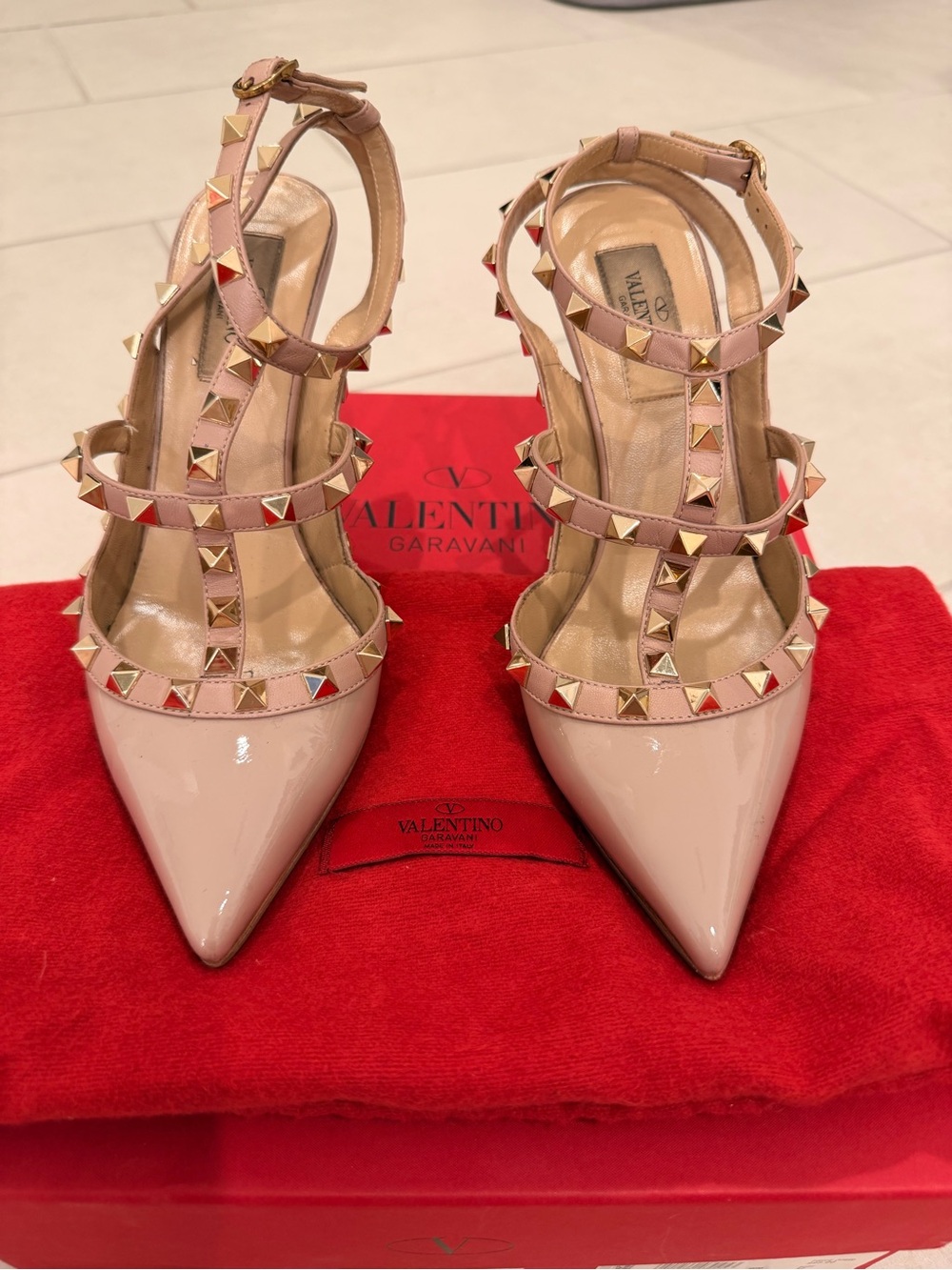 Valentino Garavani Rockstud Nude Pink Patent Rockstud T-Strap Pumps